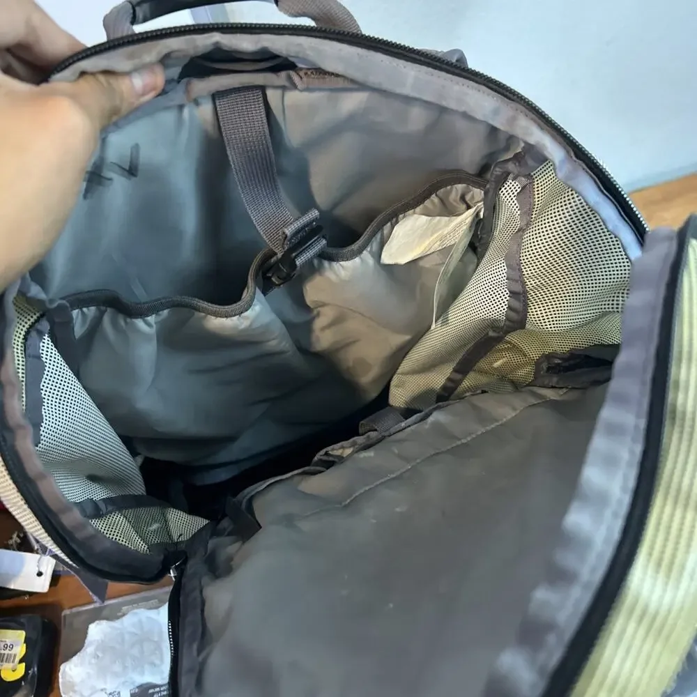 Patagonia Black Hole Back Pack 25L Gray White Weave Pattern Zip